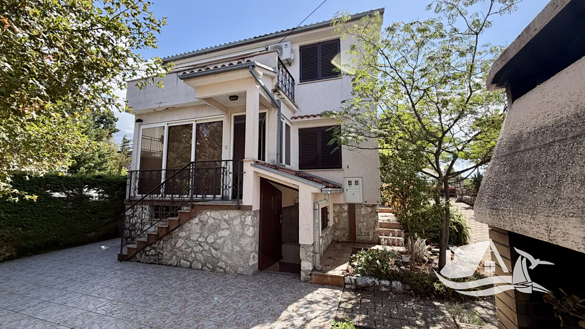 Prodej rodinného domu 230 m², pozemek 1000 m²